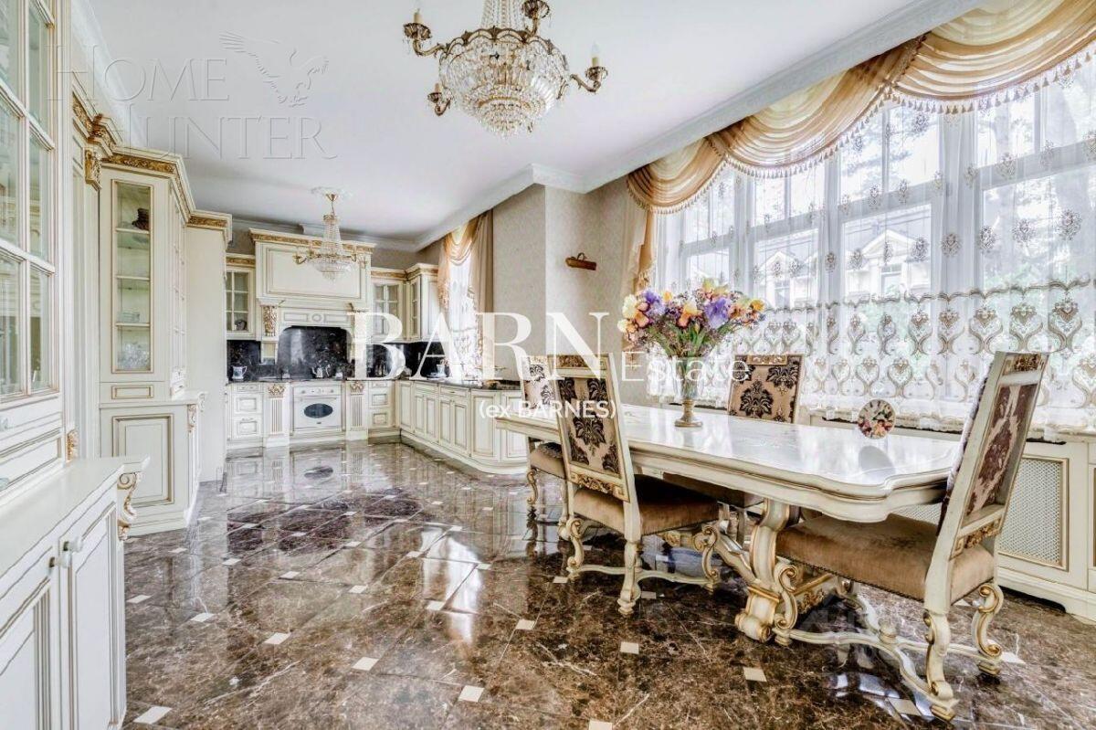 3-этажный коттедж 512 м² с отделкой