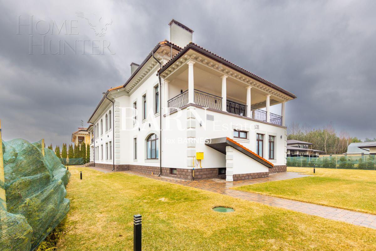 2-этажный коттедж 1 300 м² с отделкой
