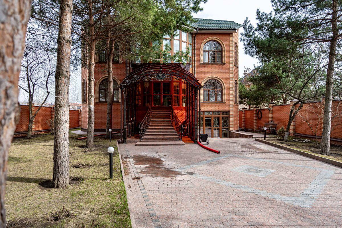 2-этажный коттедж 623 м² с отделкой