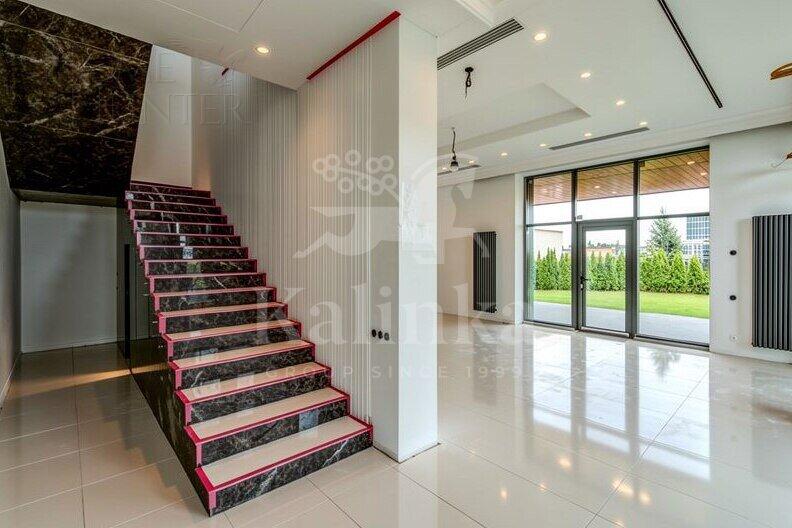 2-этажный коттедж 800 м² без отделки