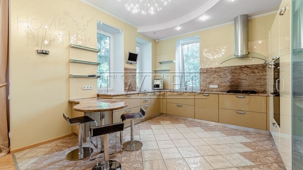3-этажный коттедж 530 м² с отделкой