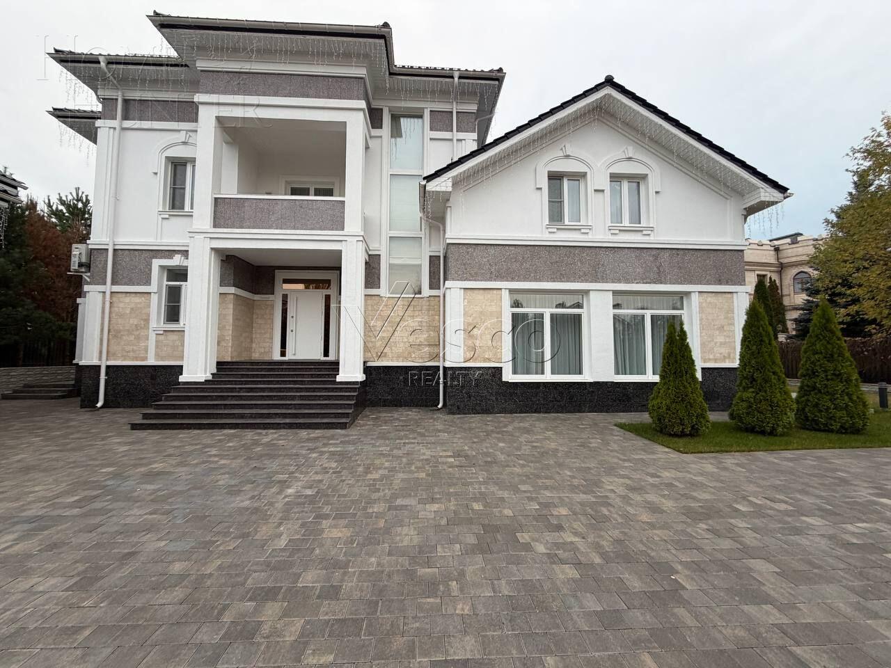 2-этажный коттедж 400 м² с отделкой