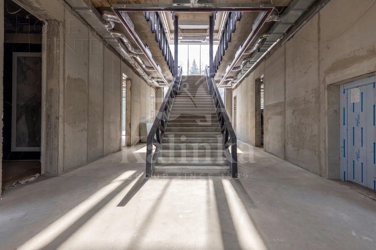 3-этажный коттедж 5 000 м² с отделкой