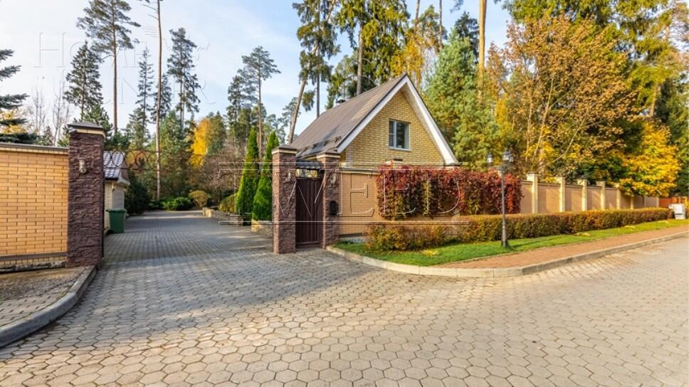 3-этажный коттедж 530 м² с отделкой