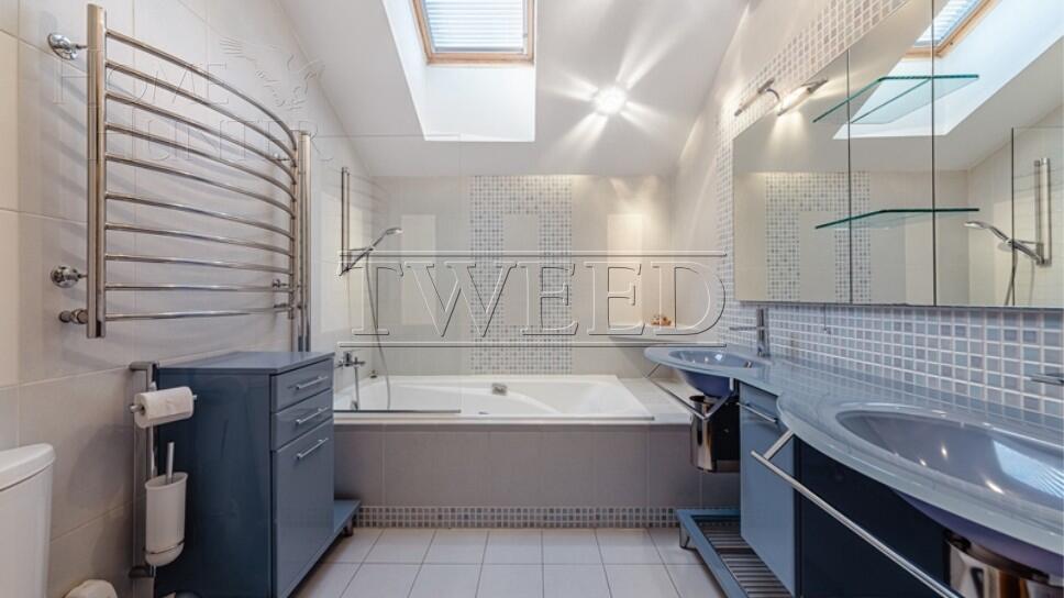 3-этажный коттедж 530 м² с отделкой