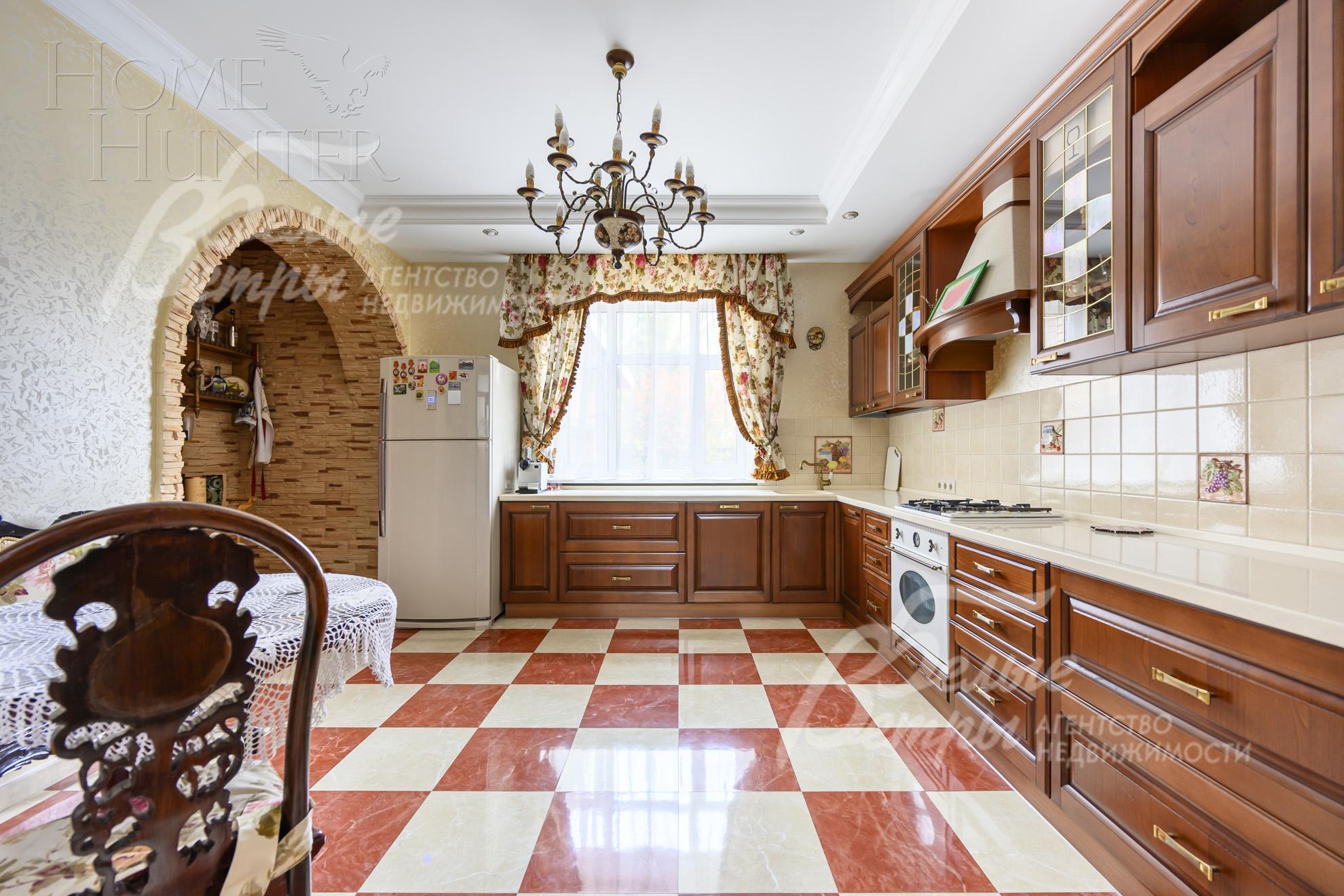 3-этажный коттедж 750 м² с отделкой