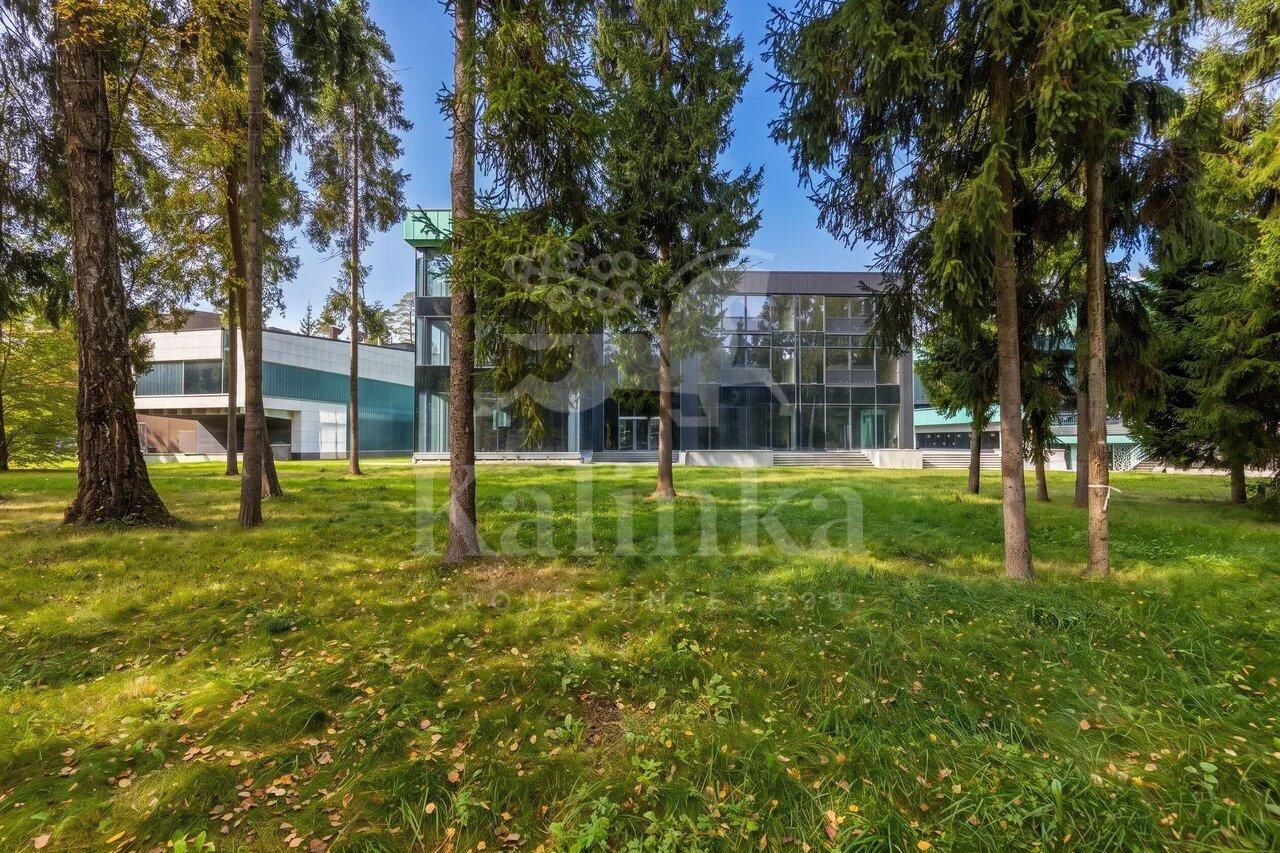 3-этажный коттедж 5 000 м² с отделкой