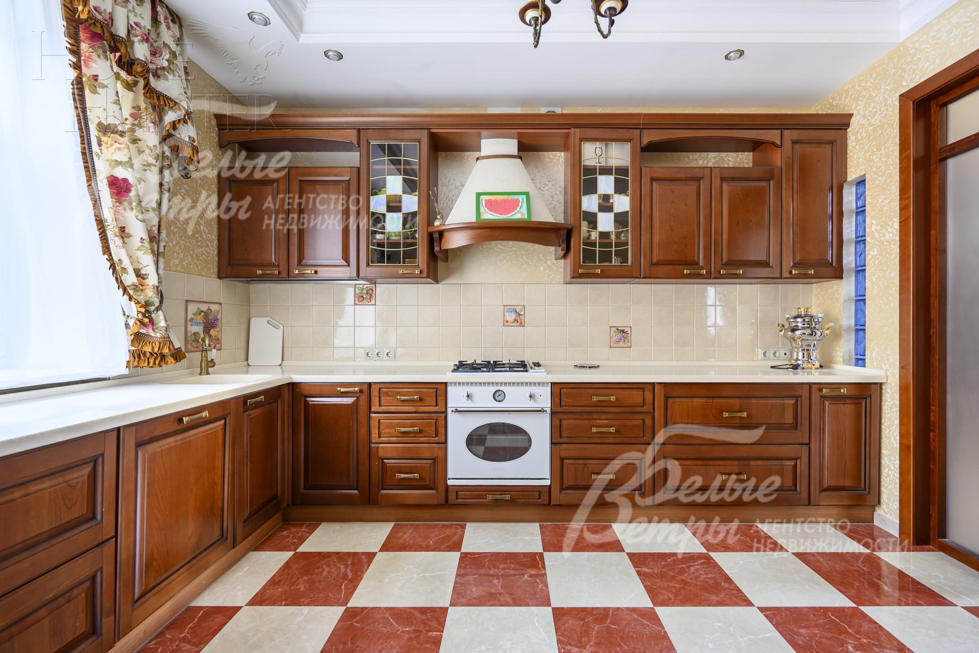 3-этажный коттедж 750 м² с отделкой