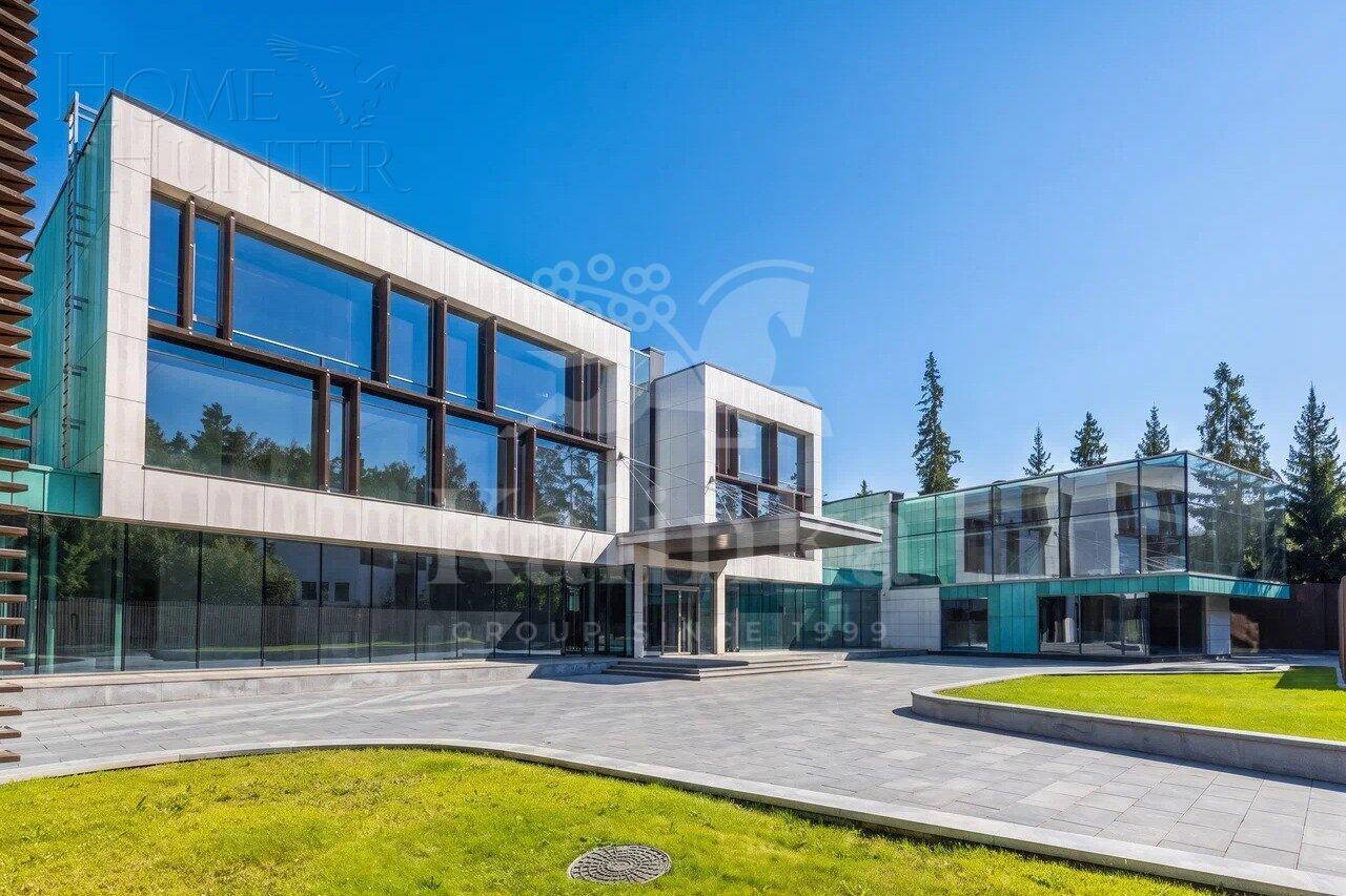 3-этажный коттедж 5 000 м² с отделкой