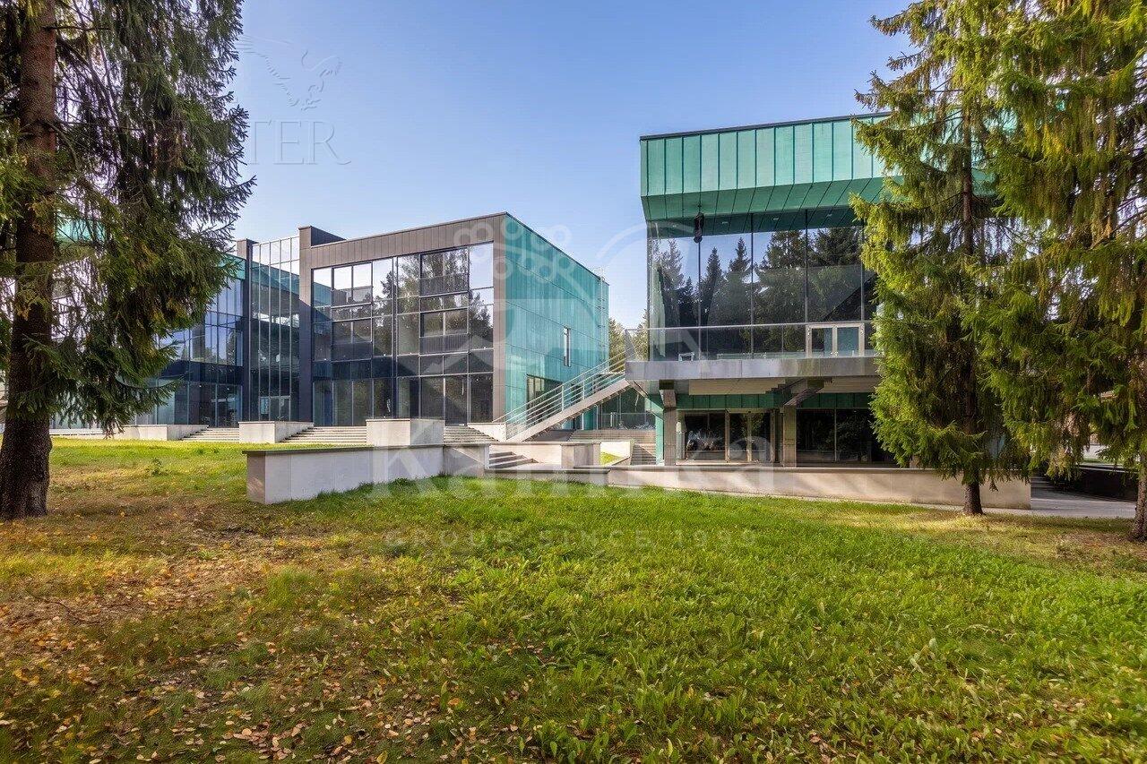 3-этажный коттедж 5 000 м² с отделкой