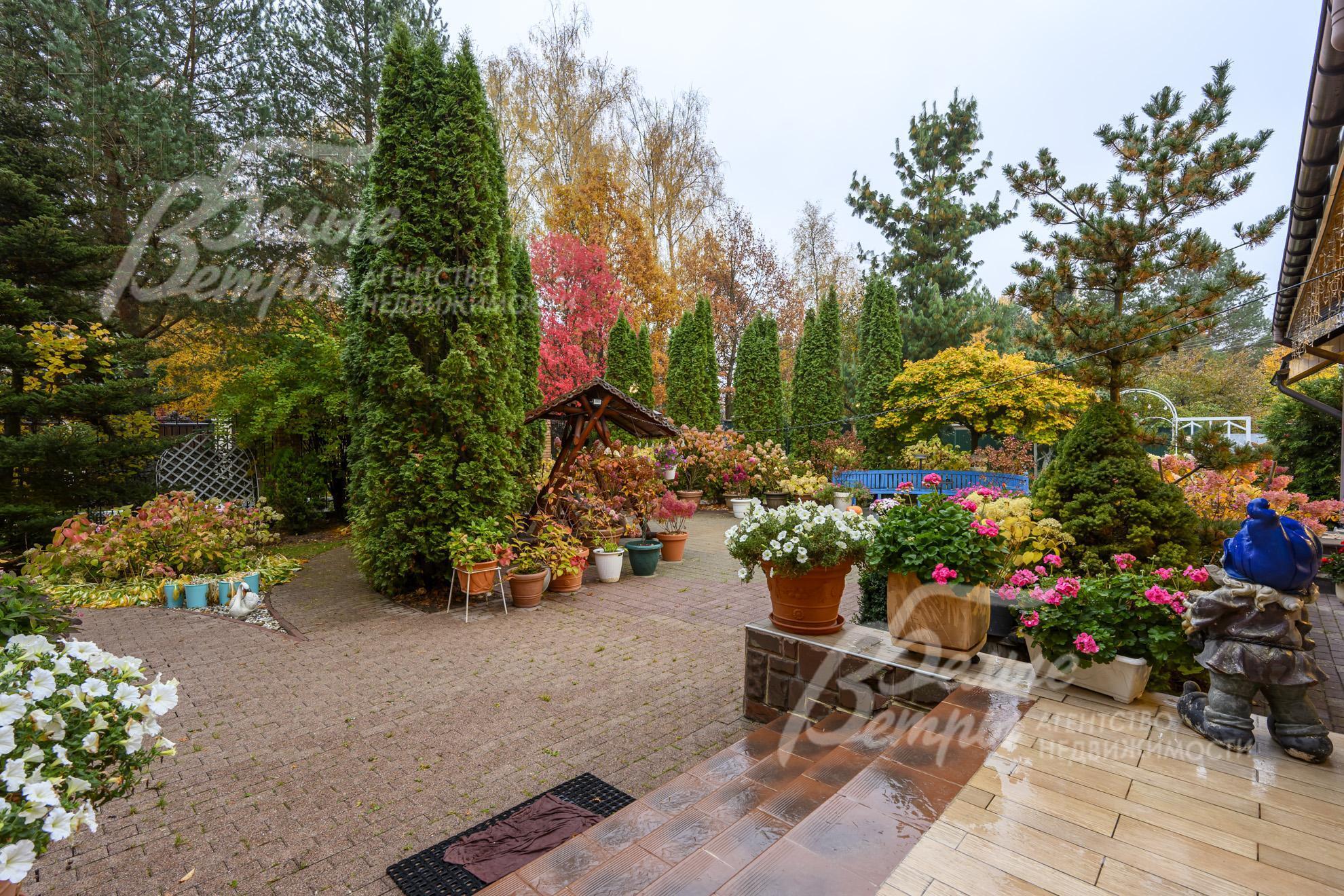 3-этажный коттедж 750 м² с отделкой