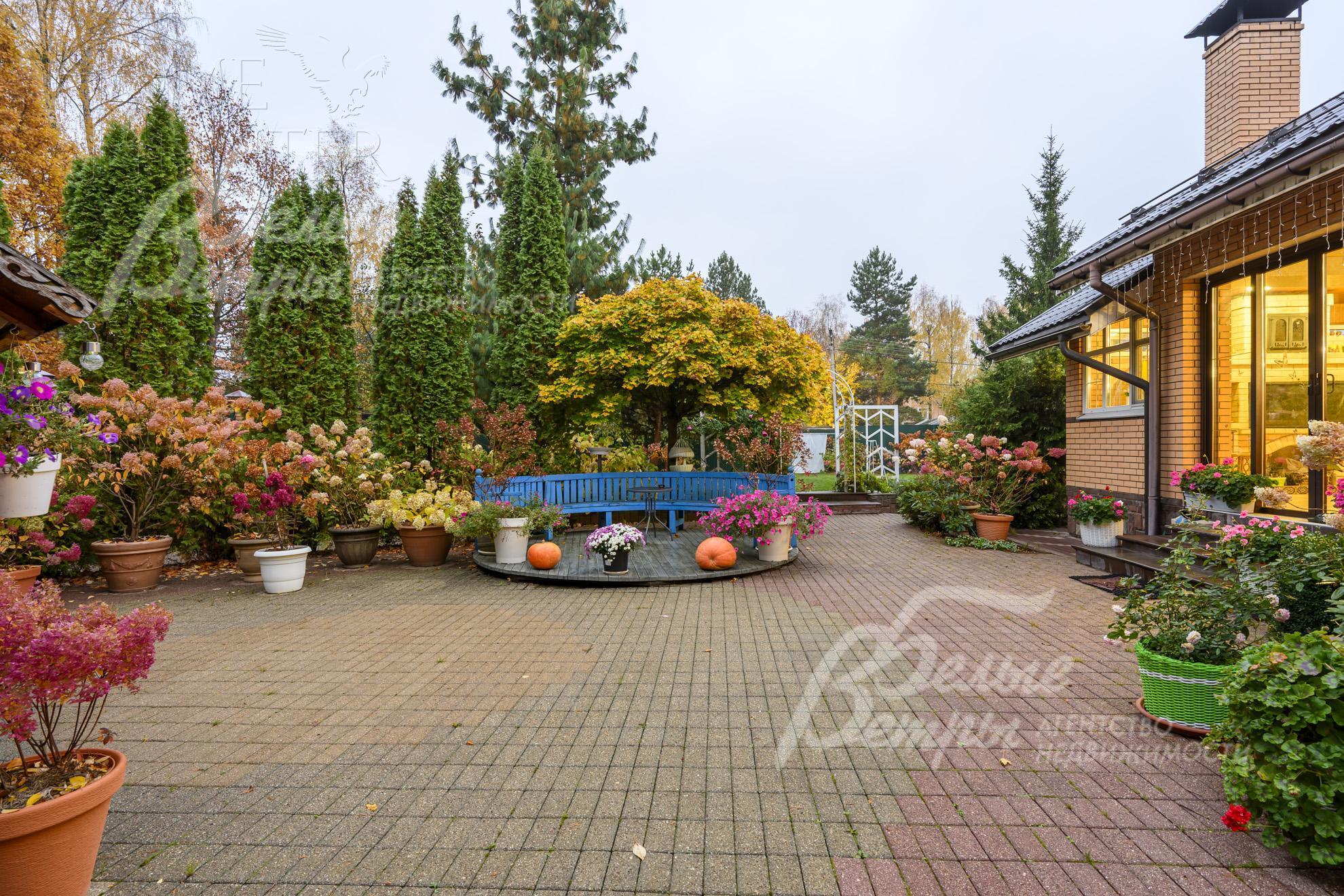 3-этажный коттедж 750 м² с отделкой