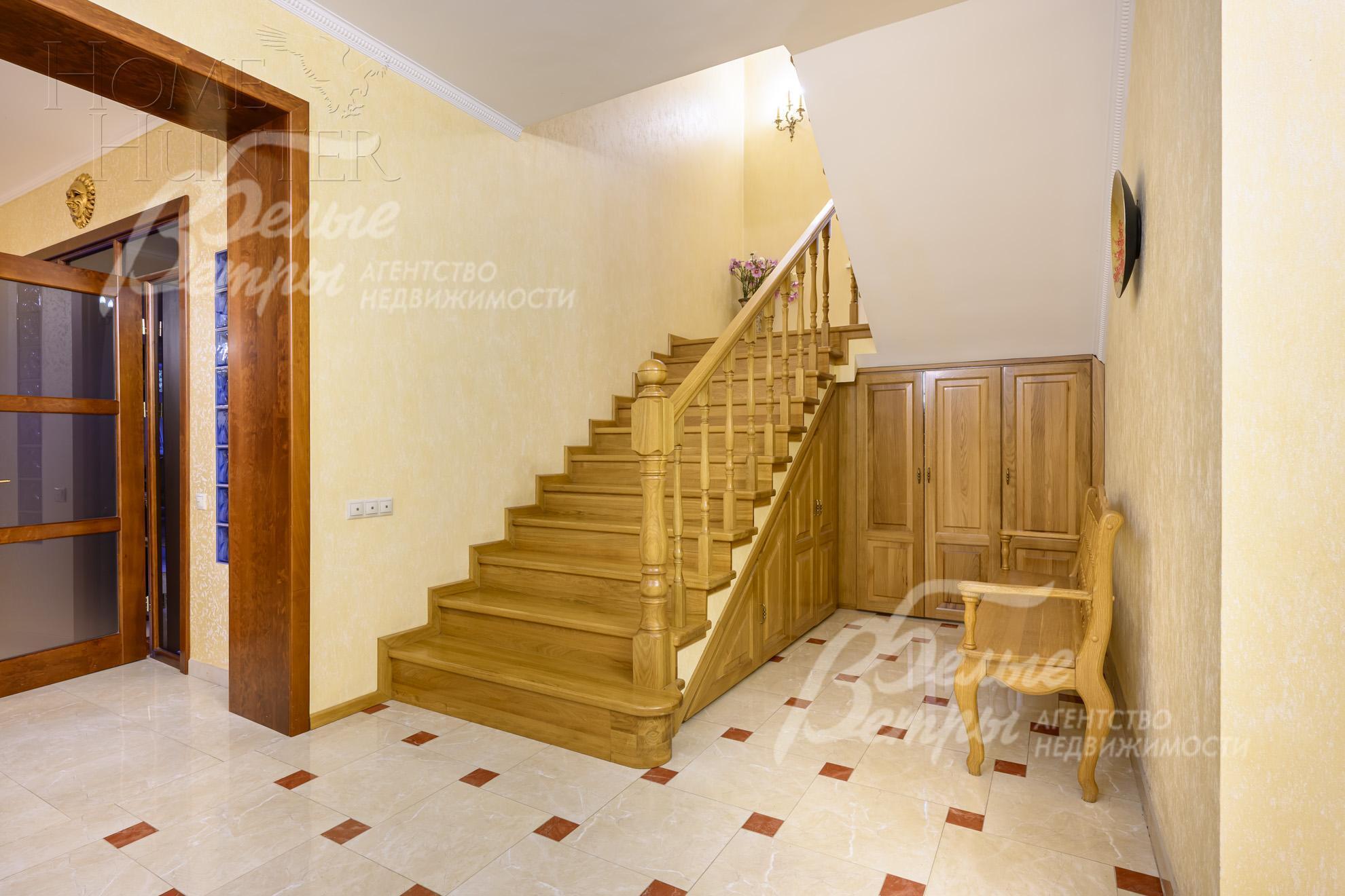 3-этажный коттедж 750 м² с отделкой