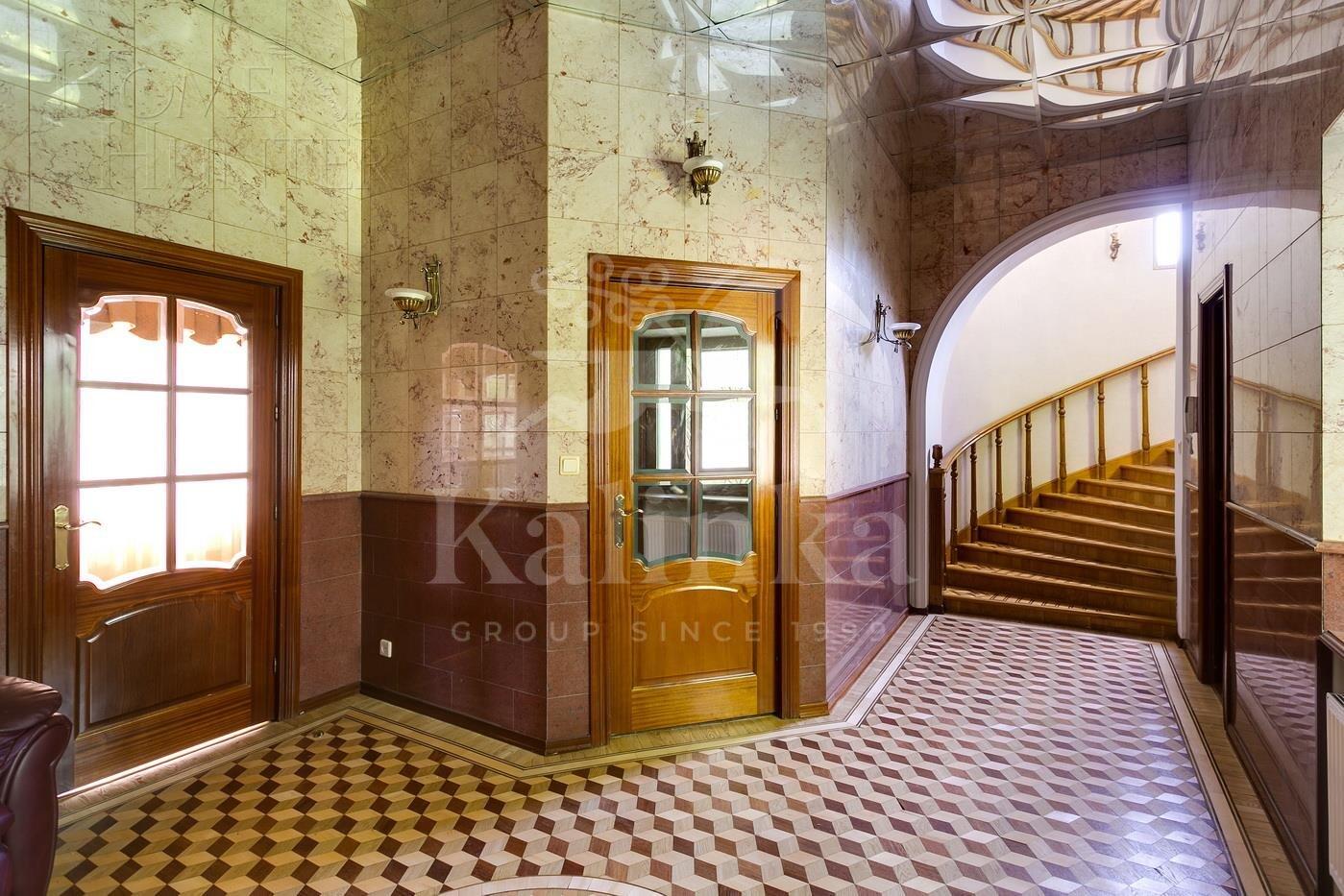 3-этажный коттедж 520 м² с отделкой