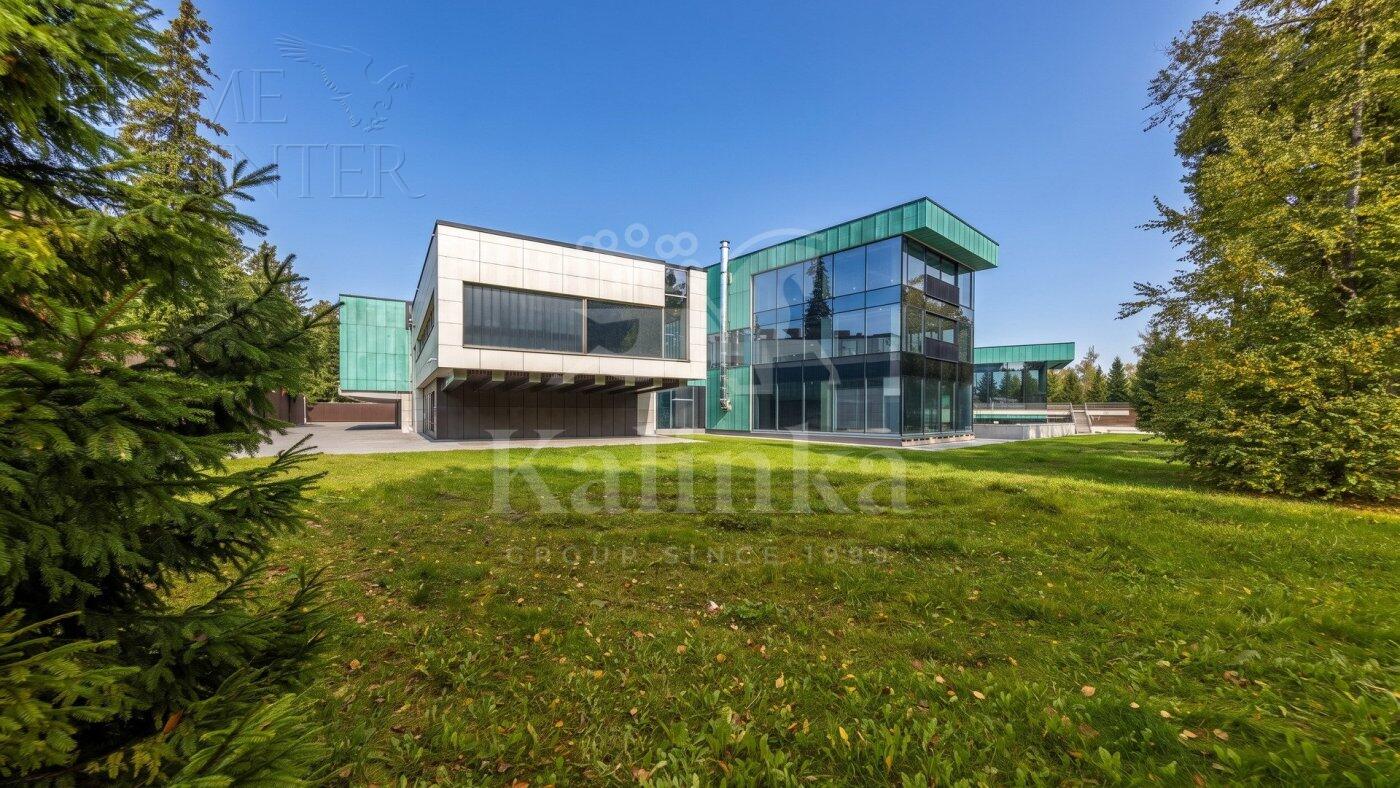 3-этажный коттедж 5 000 м² с отделкой