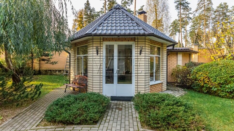3-этажный коттедж 530 м² с отделкой