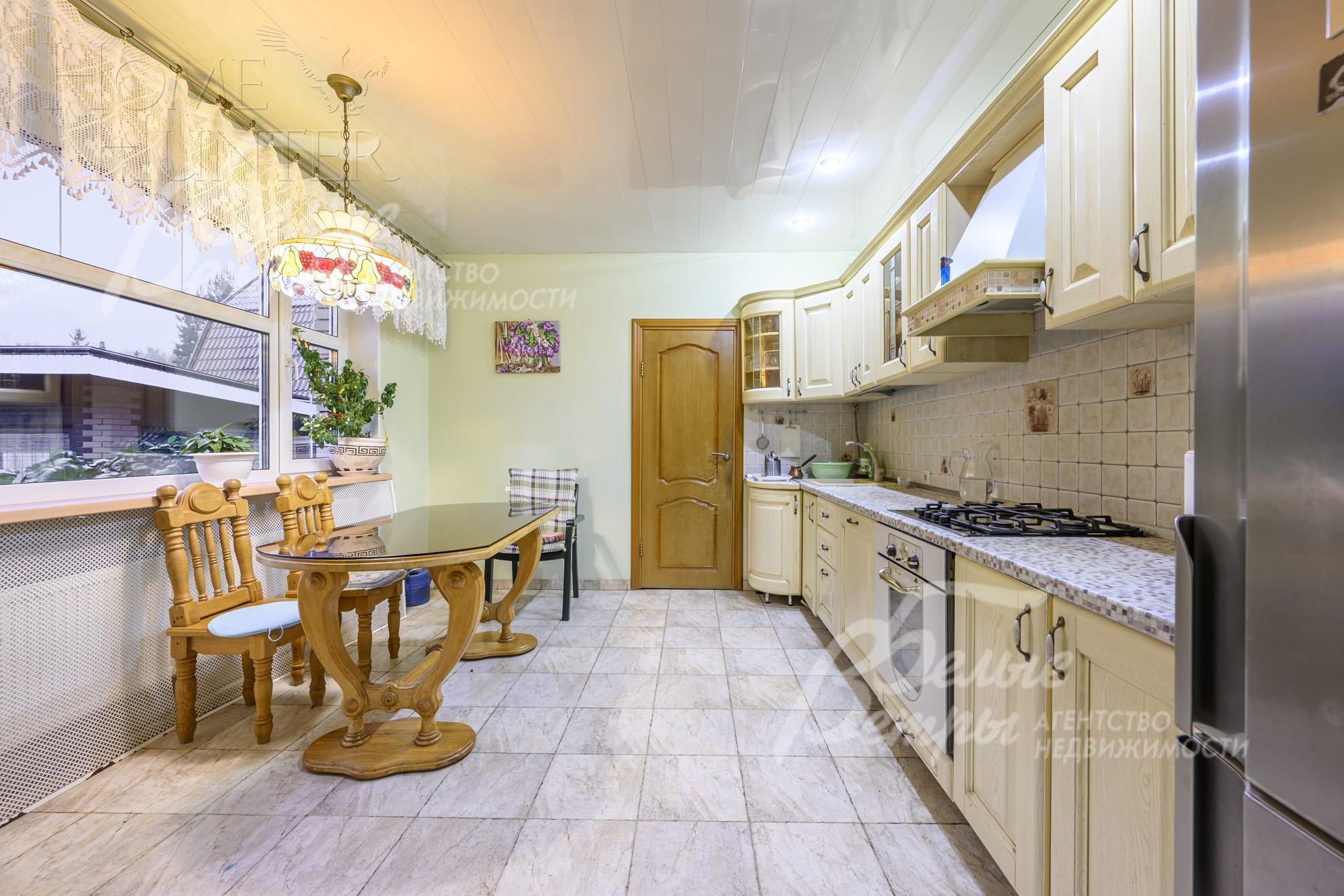 3-этажный коттедж 750 м² с отделкой