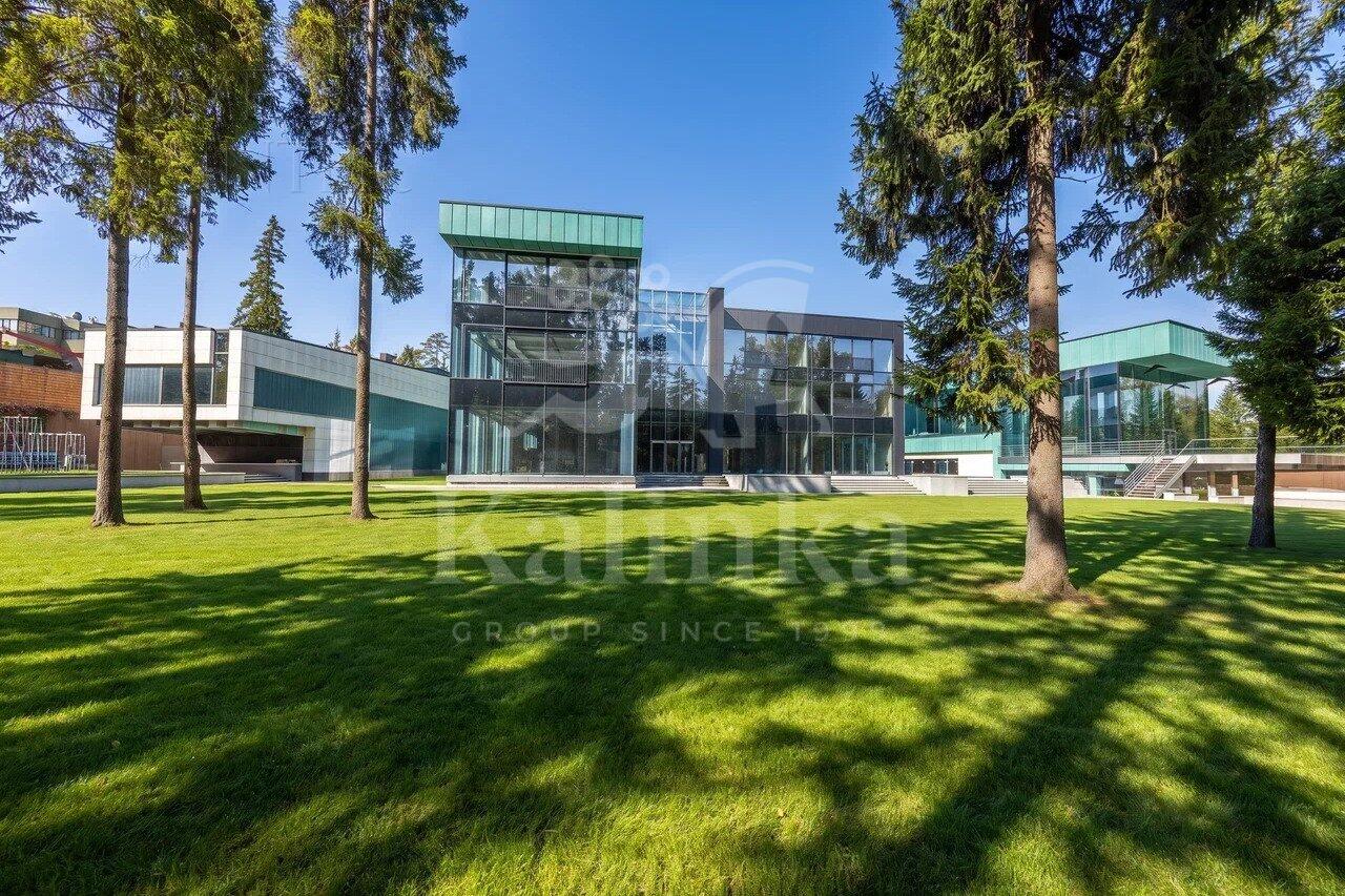 3-этажный коттедж 5 000 м² с отделкой