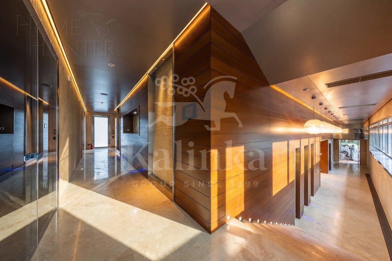 3-этажный коттедж 5 000 м² с отделкой