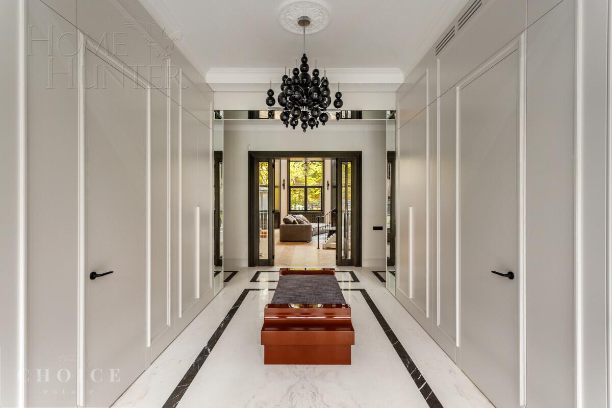 3-этажный коттедж 1 150 м² с отделкой
