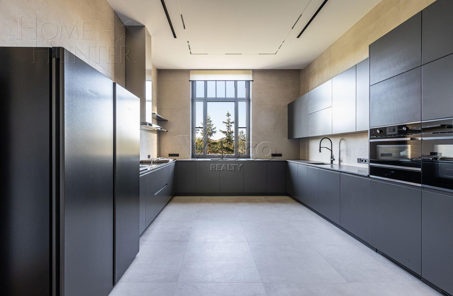 2-этажный коттедж 1 700 м² с отделкой