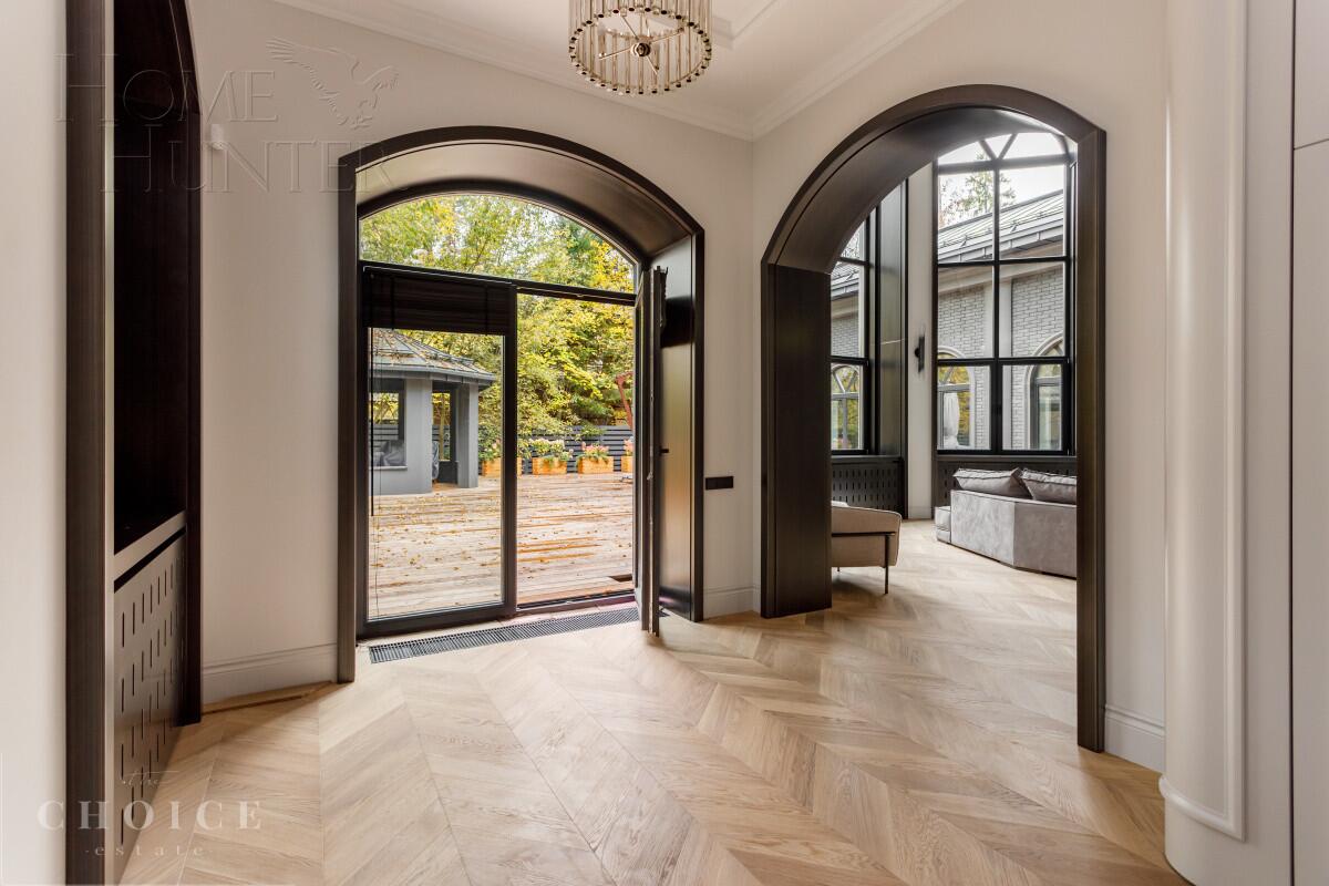 3-этажный коттедж 1 150 м² с отделкой