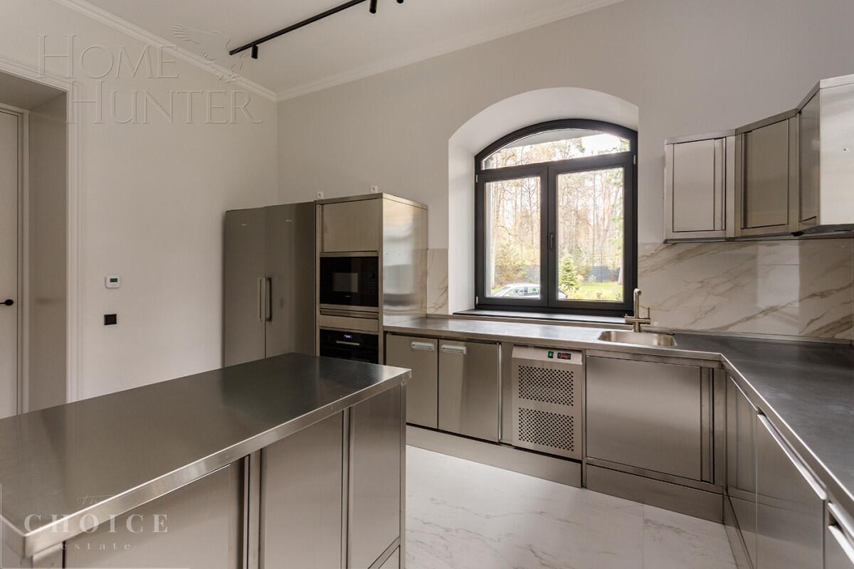 3-этажный коттедж 1 150 м² с отделкой