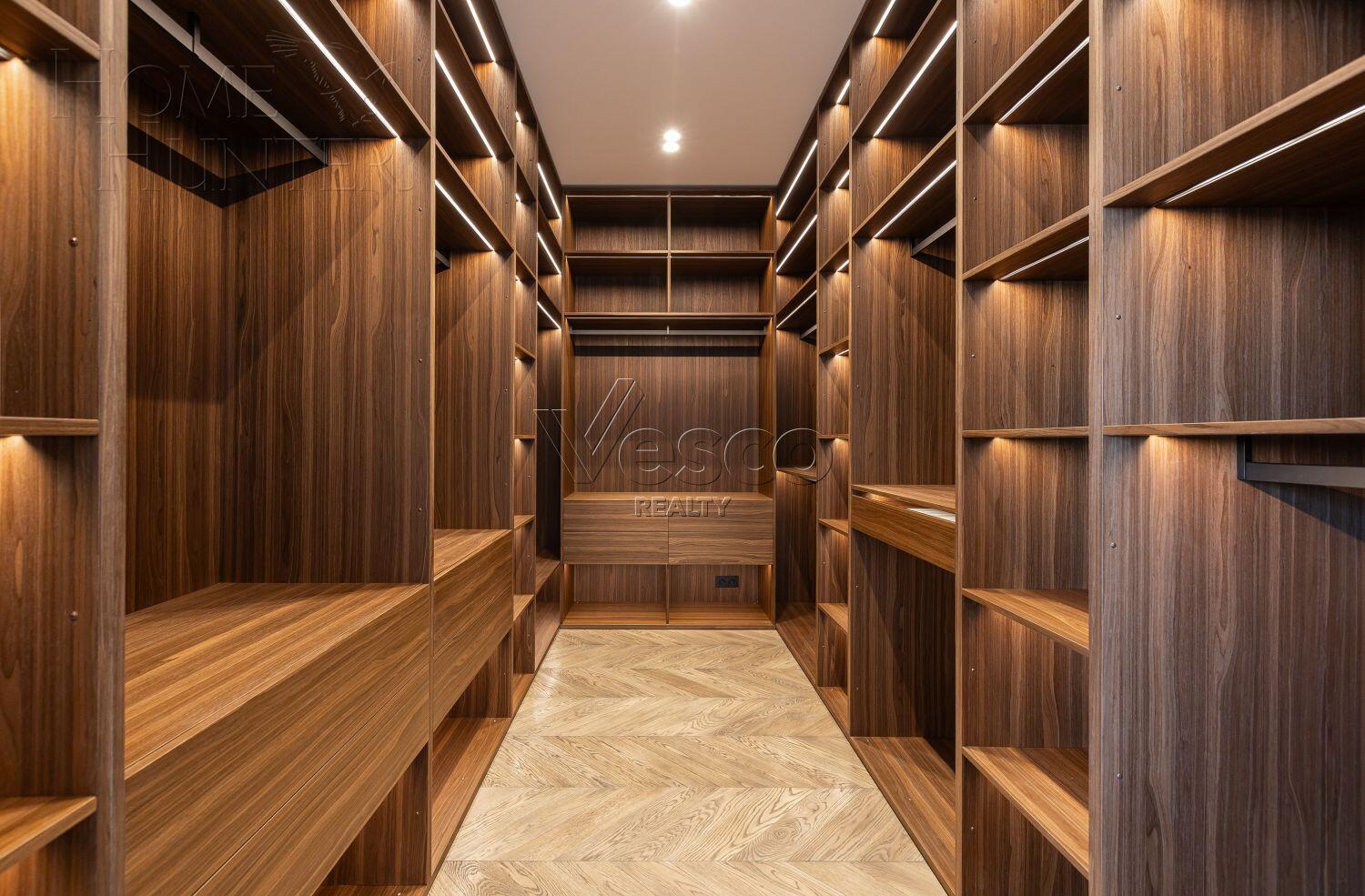 2-этажный коттедж 1 700 м² с отделкой