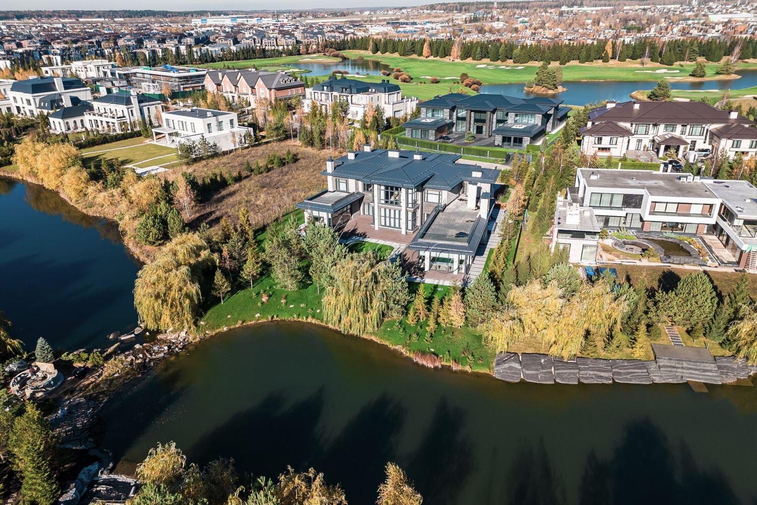 2-этажный коттедж 1 700 м² с отделкой
