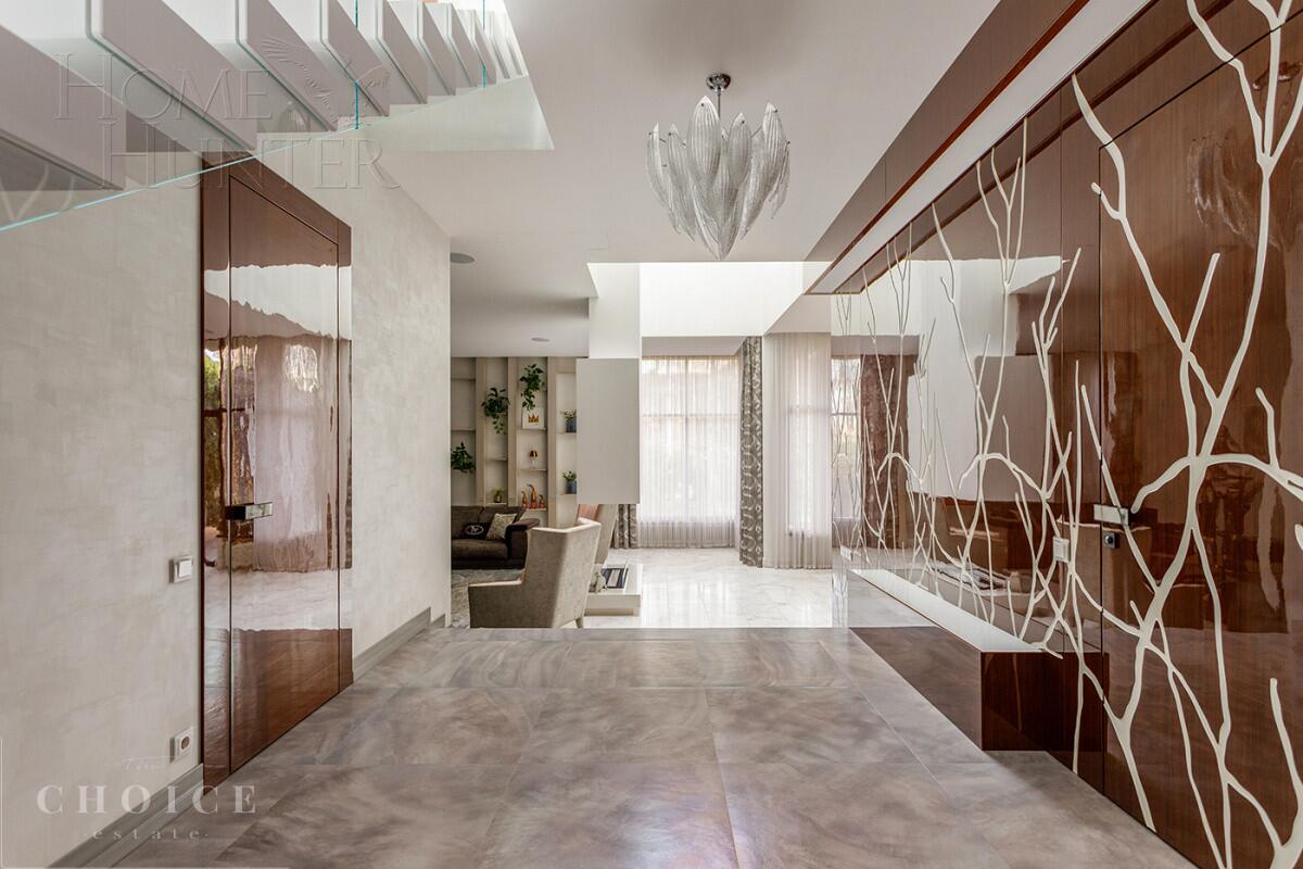 2-этажный таунхаус 450 м² с отделкой