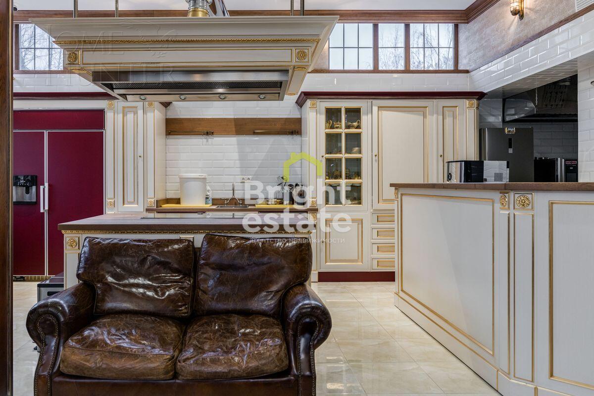 3-этажный коттедж 1 250 м² с отделкой