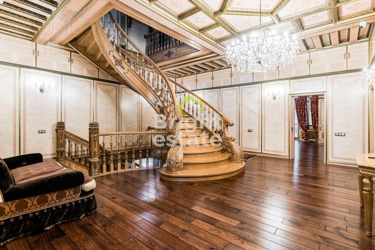 3-этажный коттедж 1 250 м² с отделкой