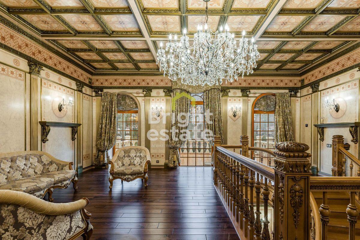 3-этажный коттедж 1 250 м² с отделкой