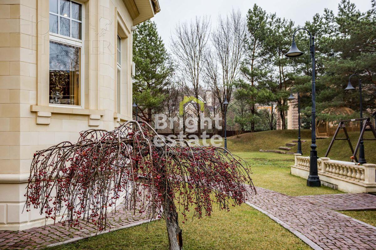 3-этажный коттедж 1 250 м² с отделкой
