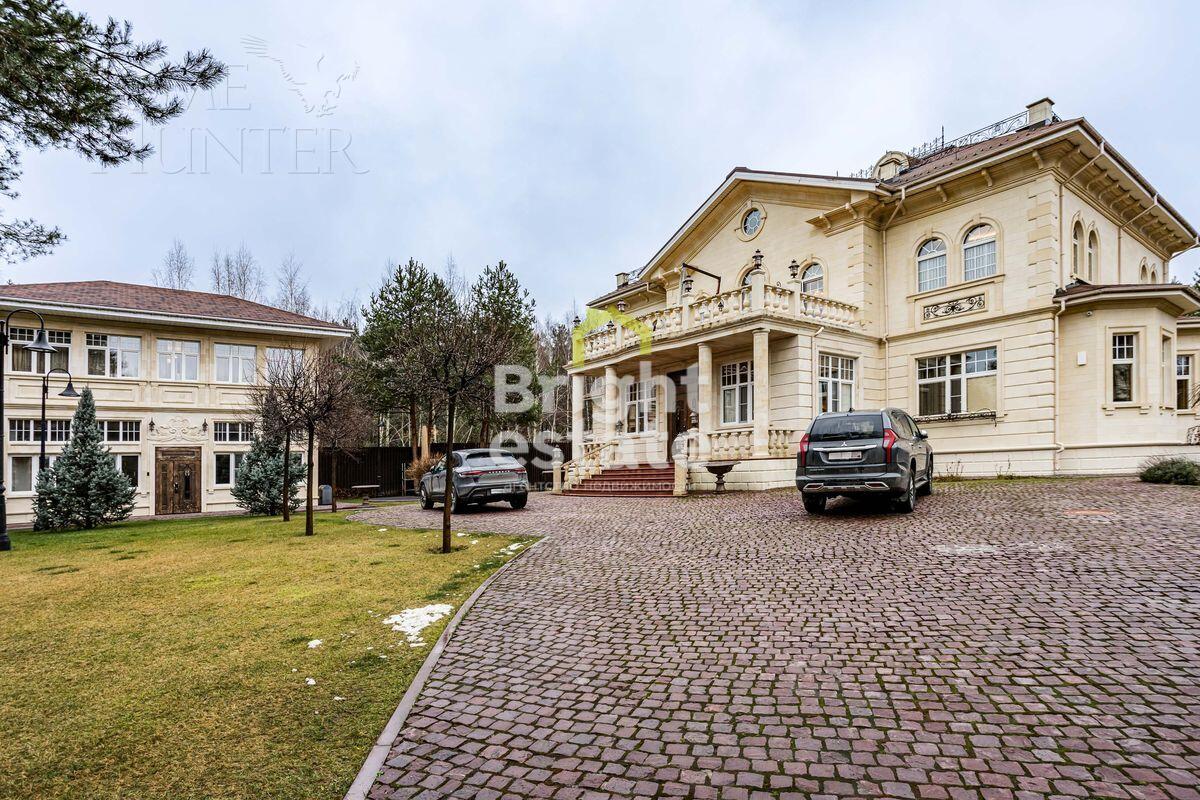 3-этажный коттедж 1 250 м² с отделкой