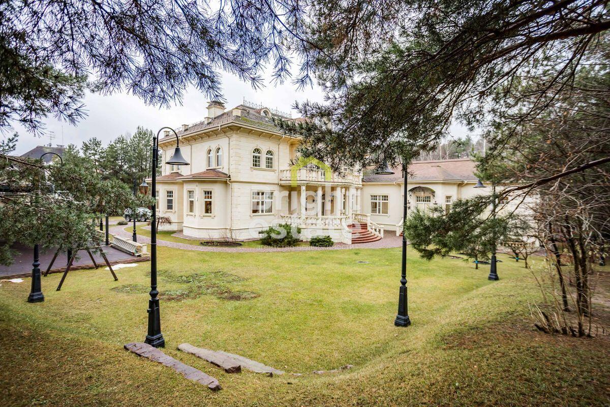 3-этажный коттедж 1 250 м² с отделкой