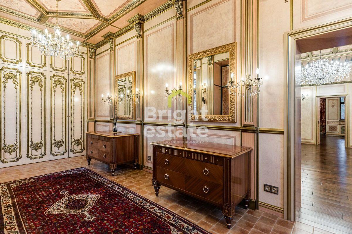 3-этажный коттедж 1 250 м² с отделкой