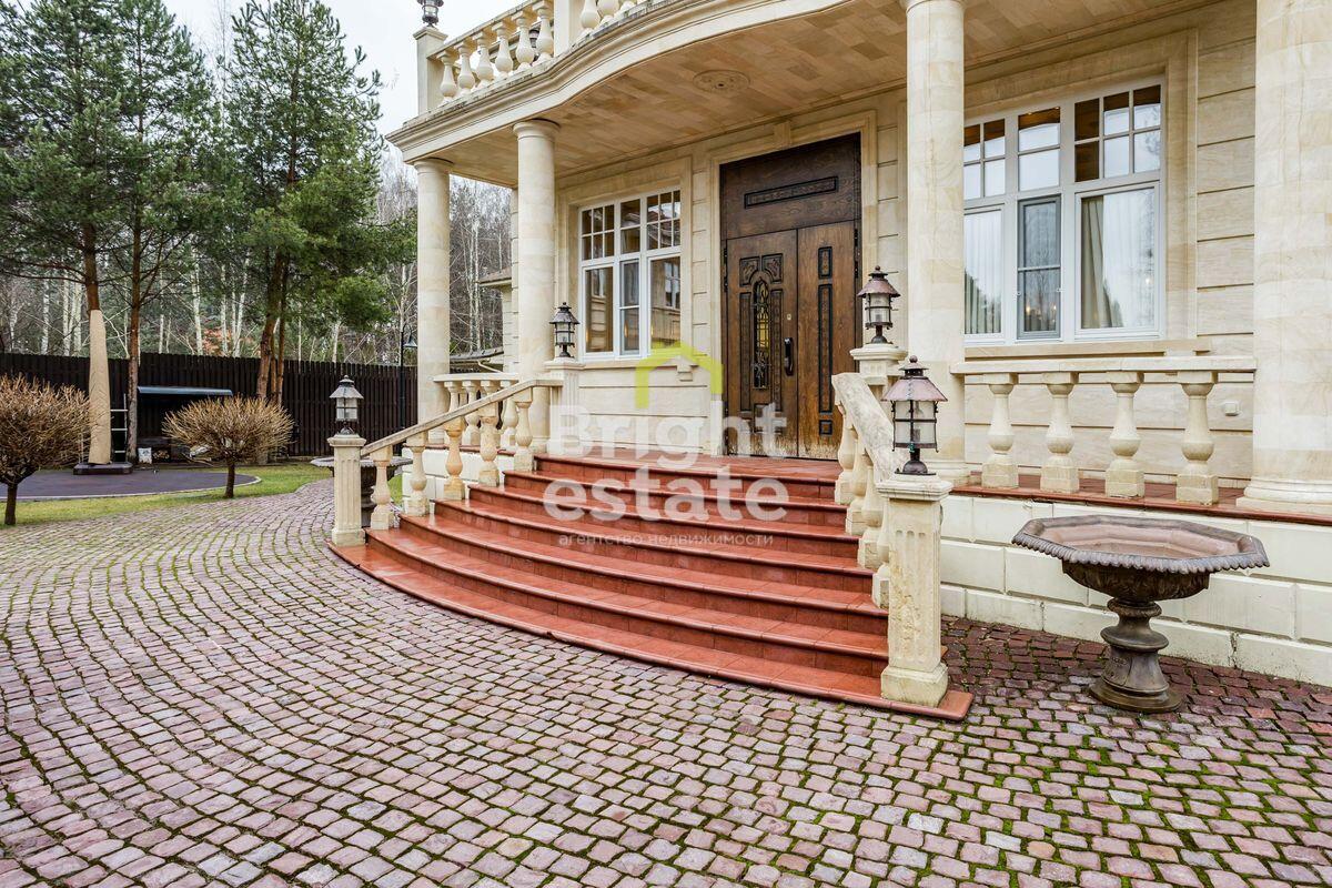 3-этажный коттедж 1 250 м² с отделкой