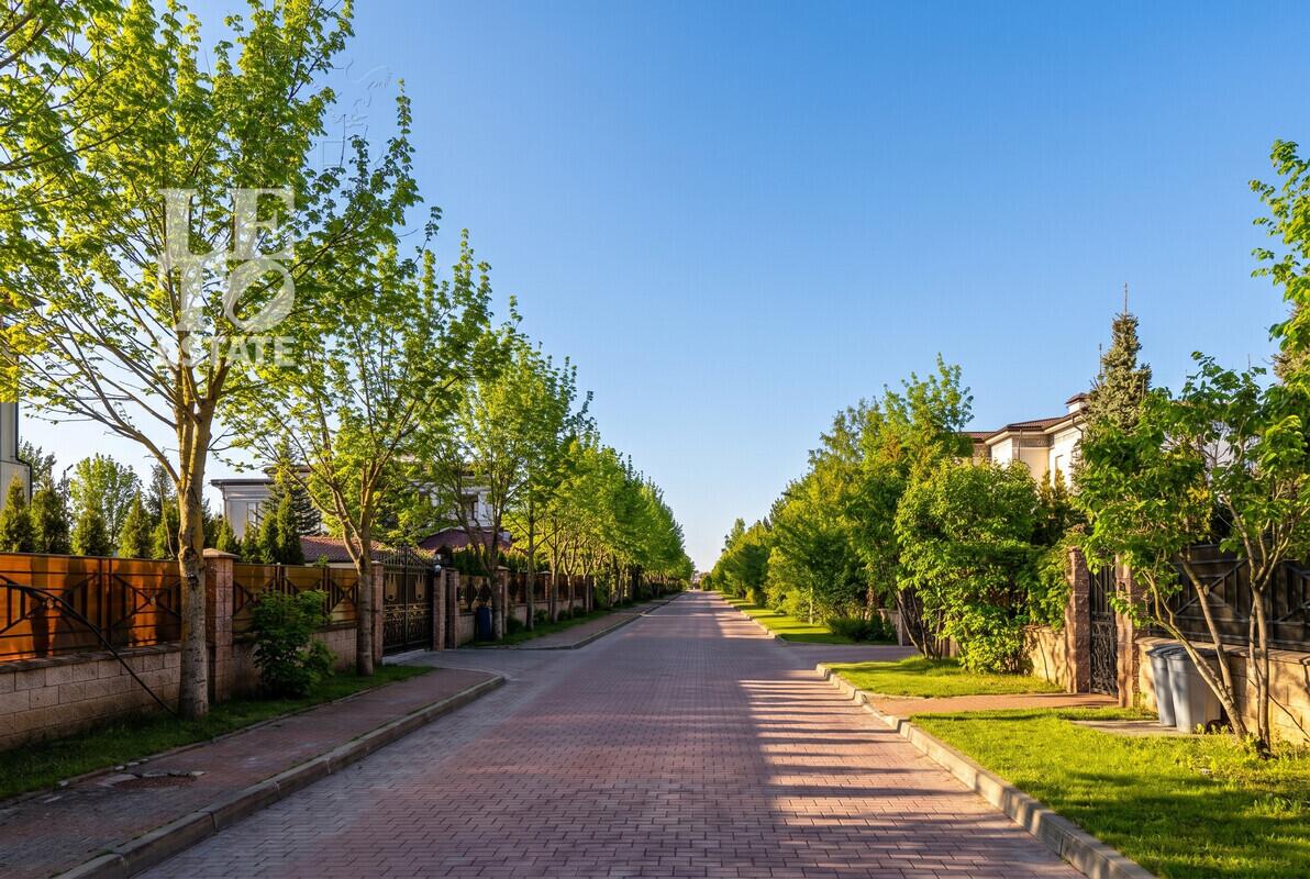 1-этажный коттедж 560 м² без отделки