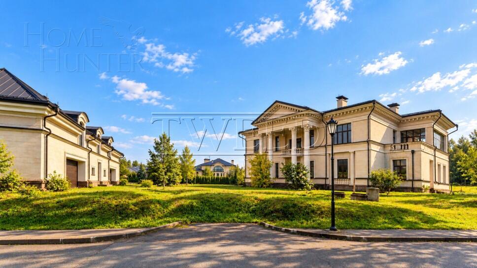 3-этажный коттедж 2 112 м² без отделки
