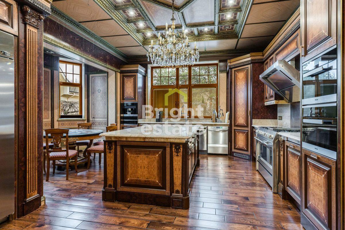 3-этажный коттедж 1 250 м² с отделкой
