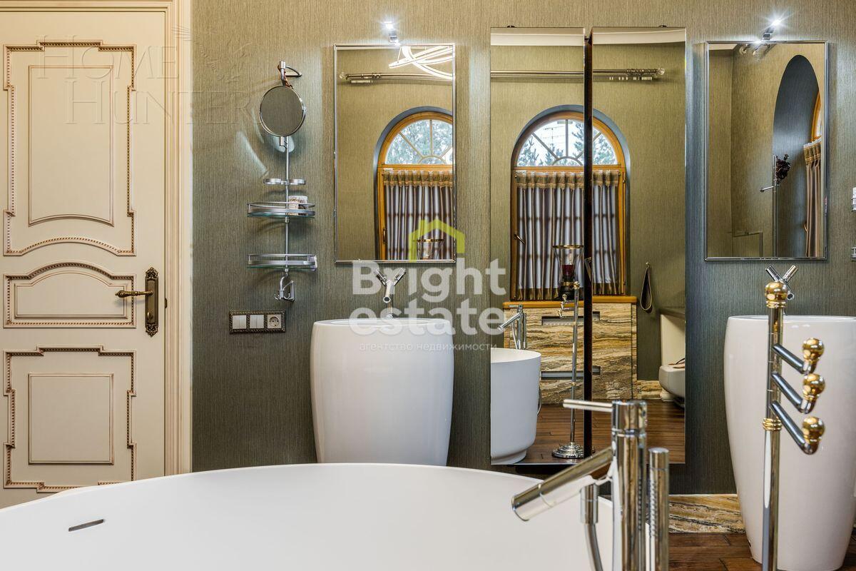 3-этажный коттедж 1 250 м² с отделкой