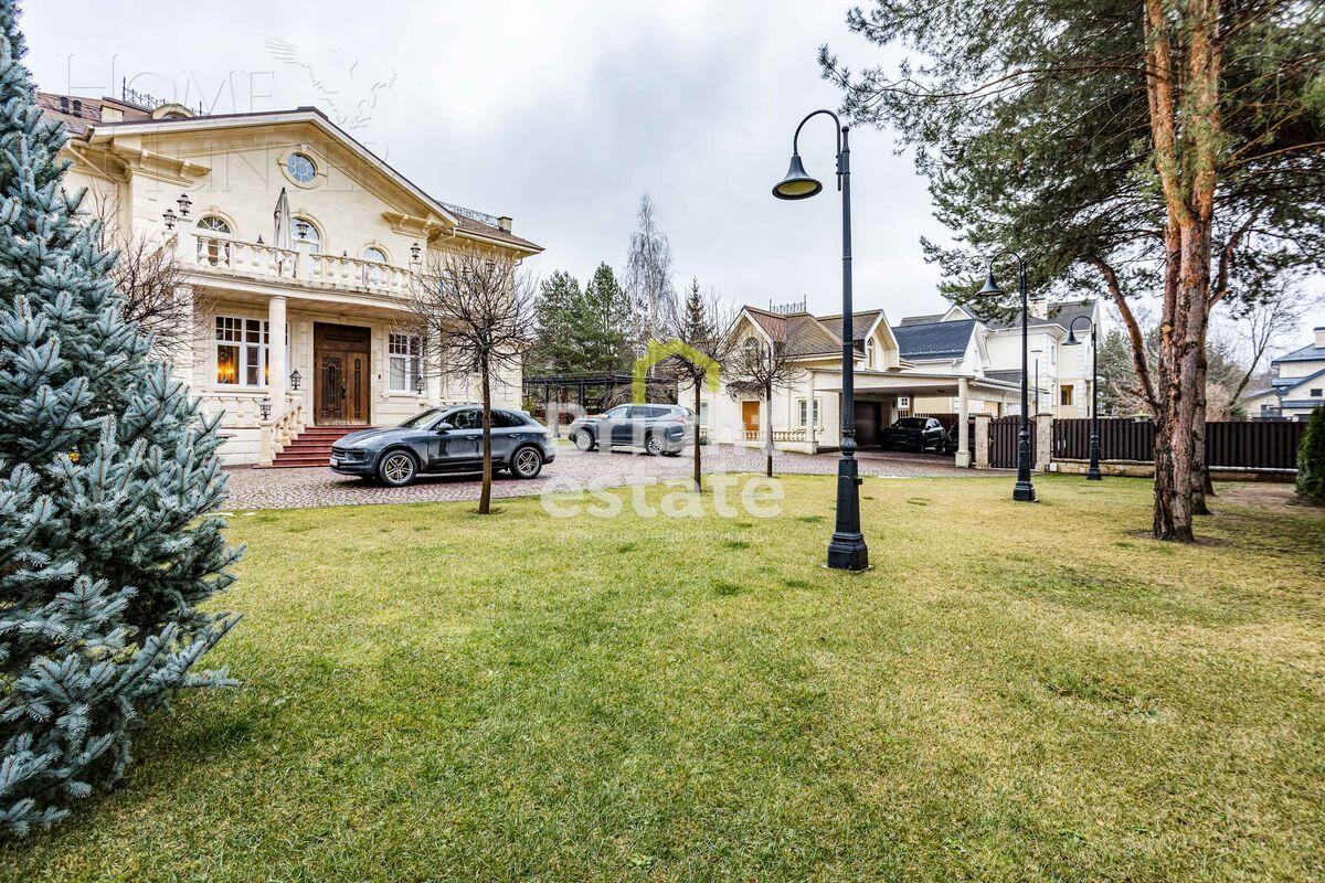 3-этажный коттедж 1 250 м² с отделкой