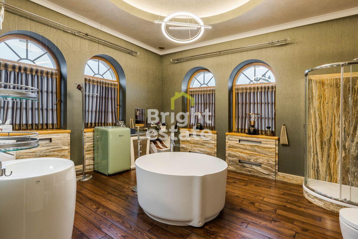 3-этажный коттедж 1 250 м² с отделкой
