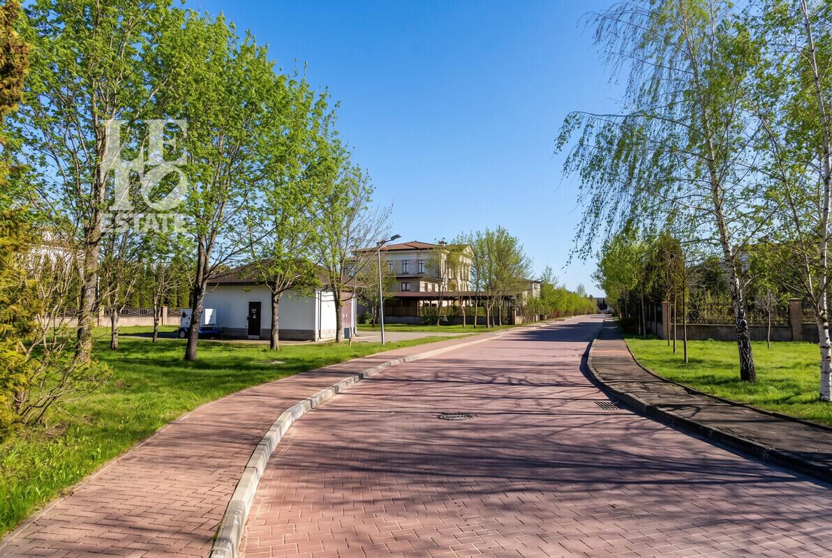 1-этажный коттедж 560 м² без отделки