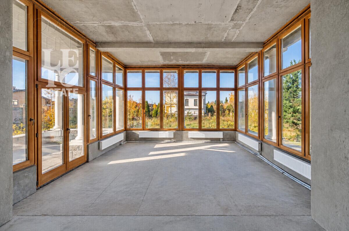 1-этажный коттедж 560 м² без отделки