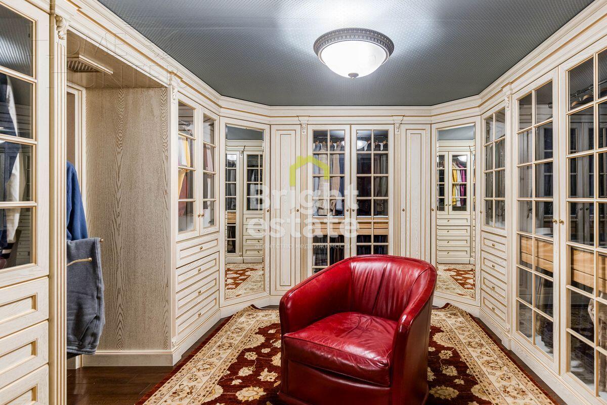 3-этажный коттедж 1 250 м² с отделкой