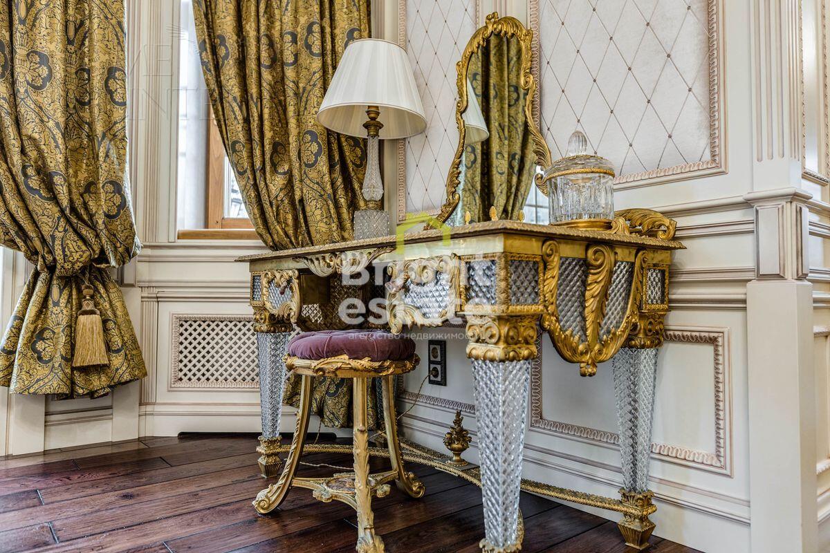 3-этажный коттедж 1 250 м² с отделкой