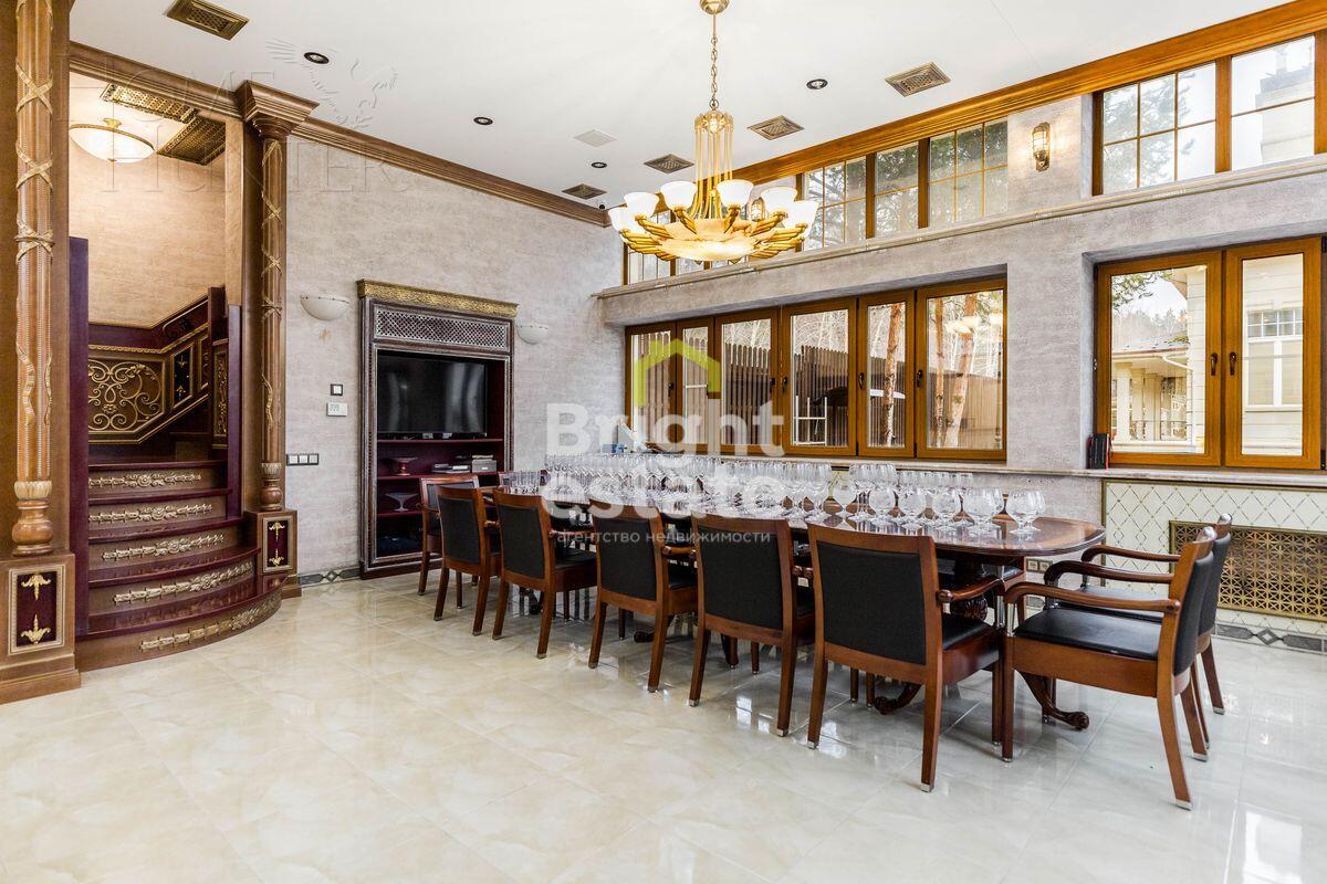 3-этажный коттедж 1 250 м² с отделкой