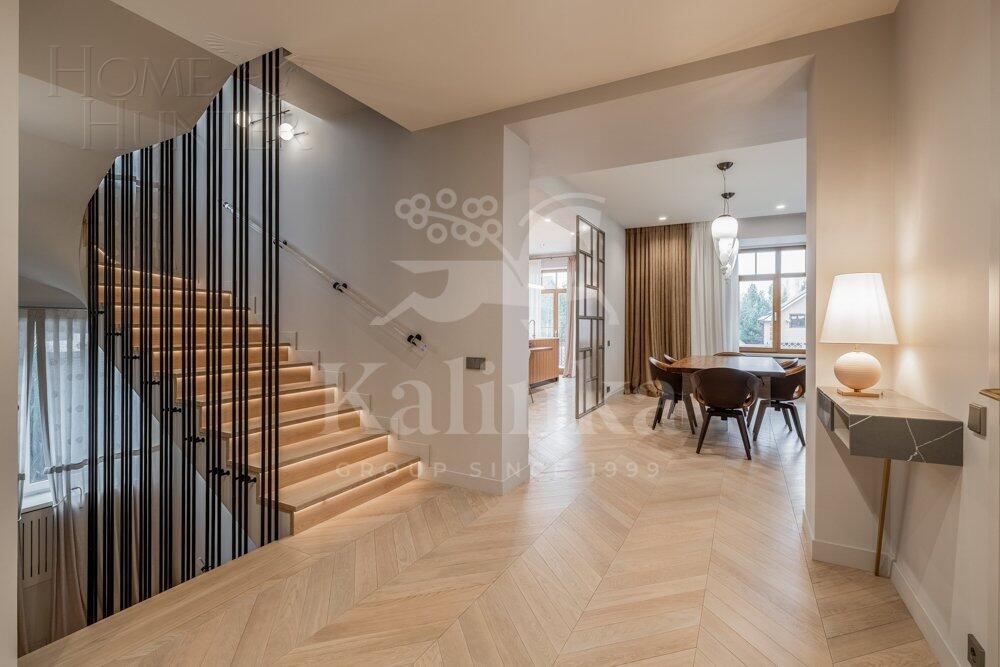 3-этажный коттедж 472 м² с отделкой